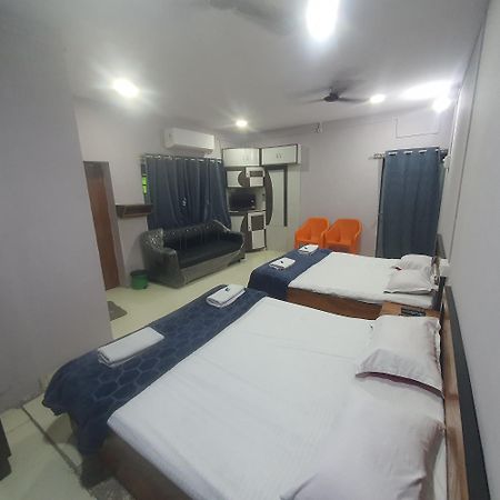 Hotel Family Stay Beside Railway Station アウランガーバード エクステリア 写真