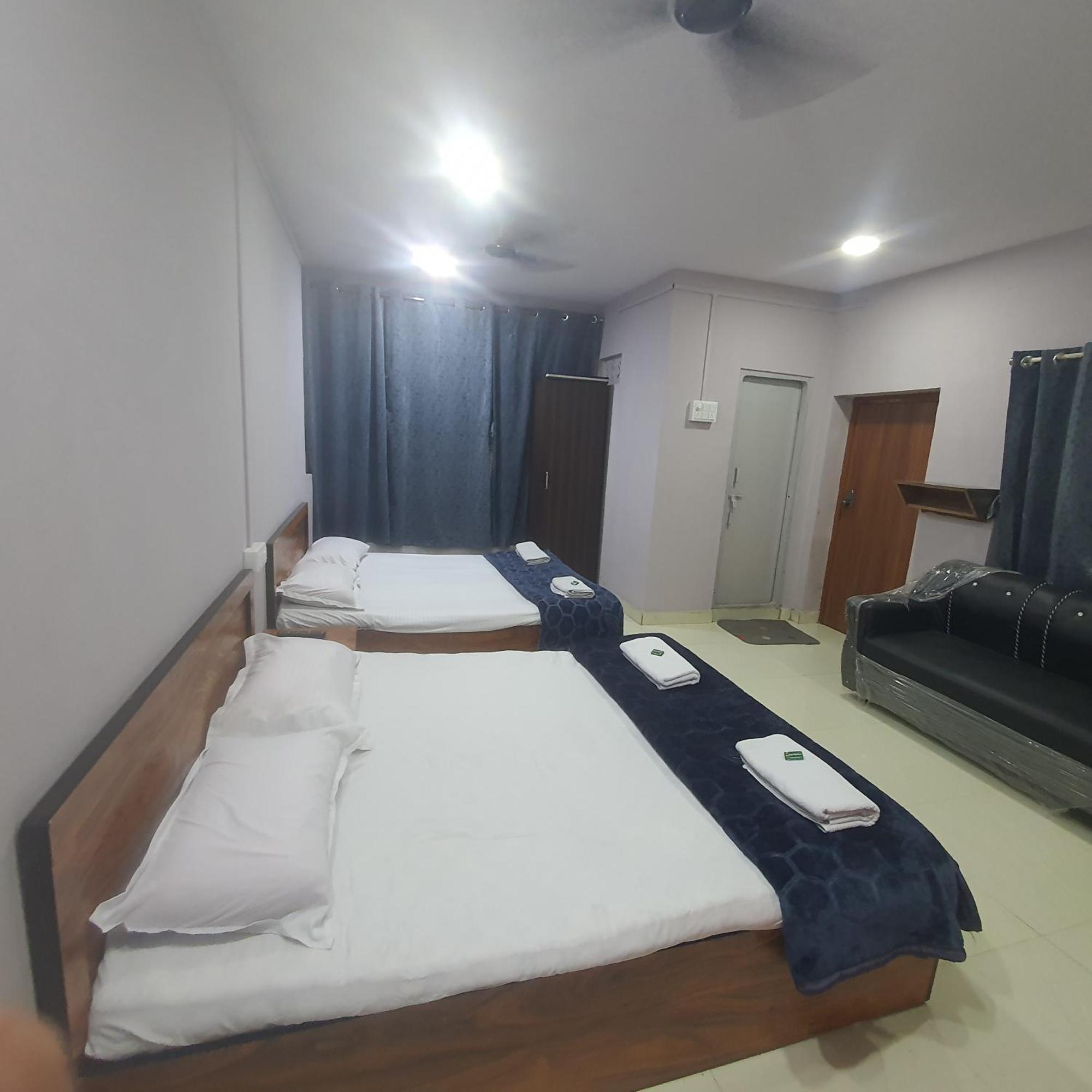 Hotel Family Stay Beside Railway Station アウランガーバード エクステリア 写真
