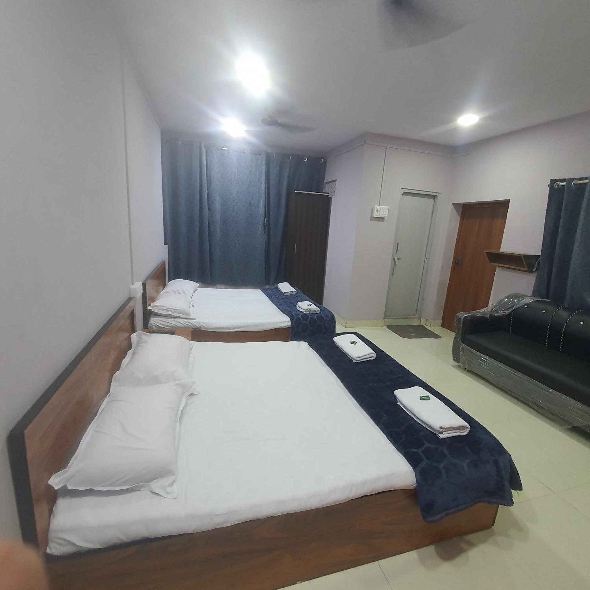 Hotel Family Stay Beside Railway Station アウランガーバード エクステリア 写真