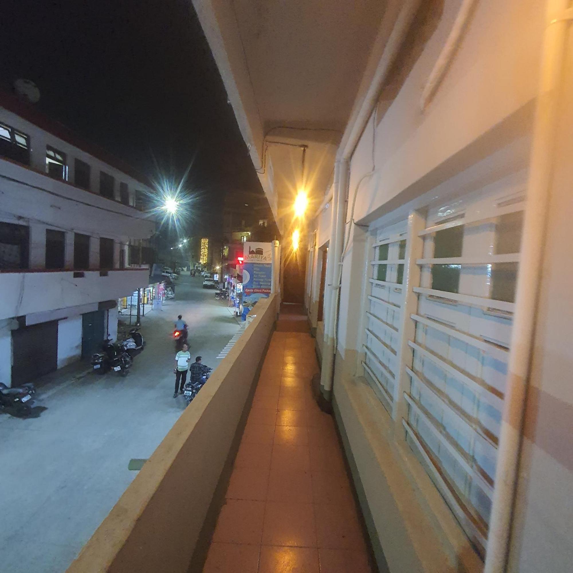 Hotel Family Stay Beside Railway Station アウランガーバード エクステリア 写真
