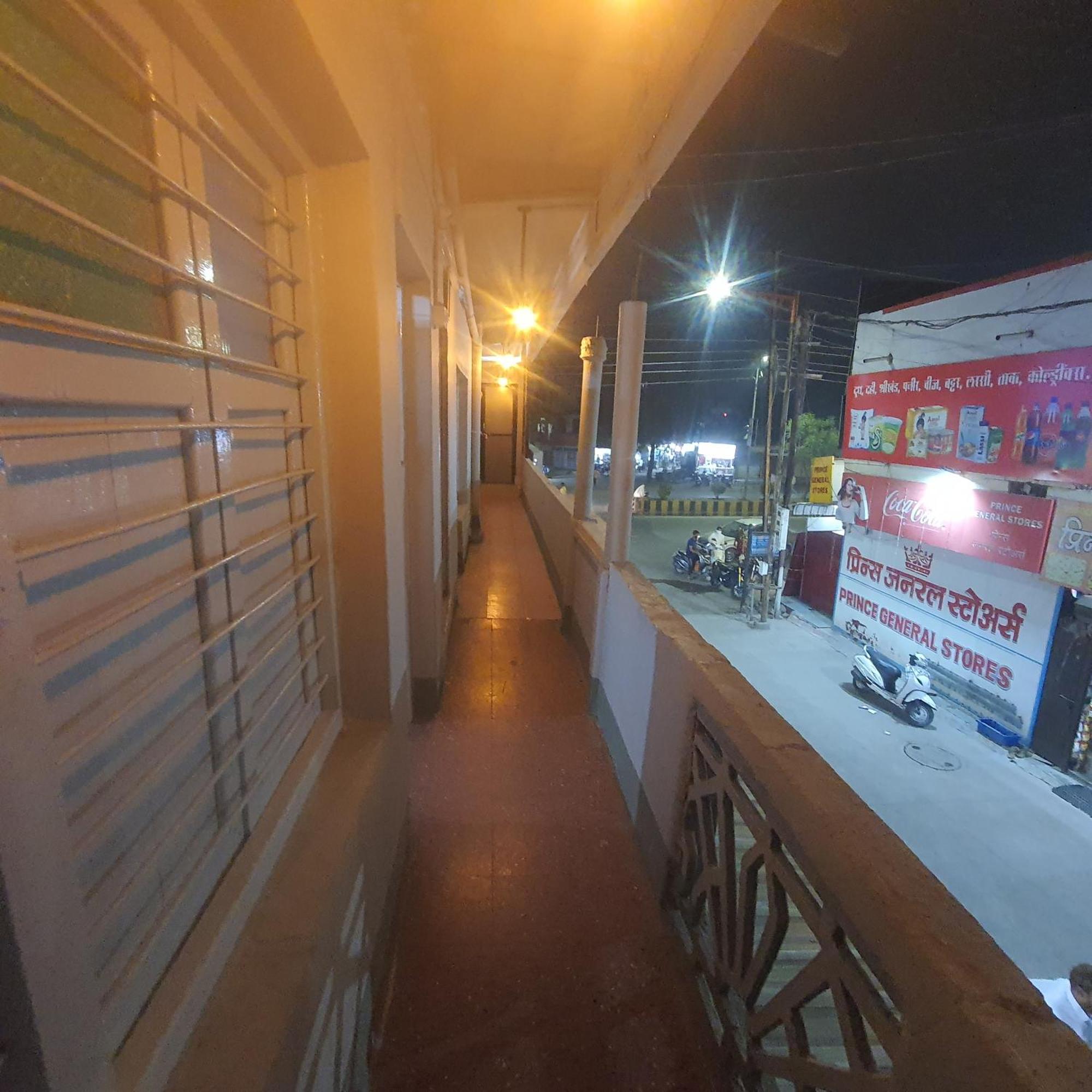 Hotel Family Stay Beside Railway Station アウランガーバード エクステリア 写真